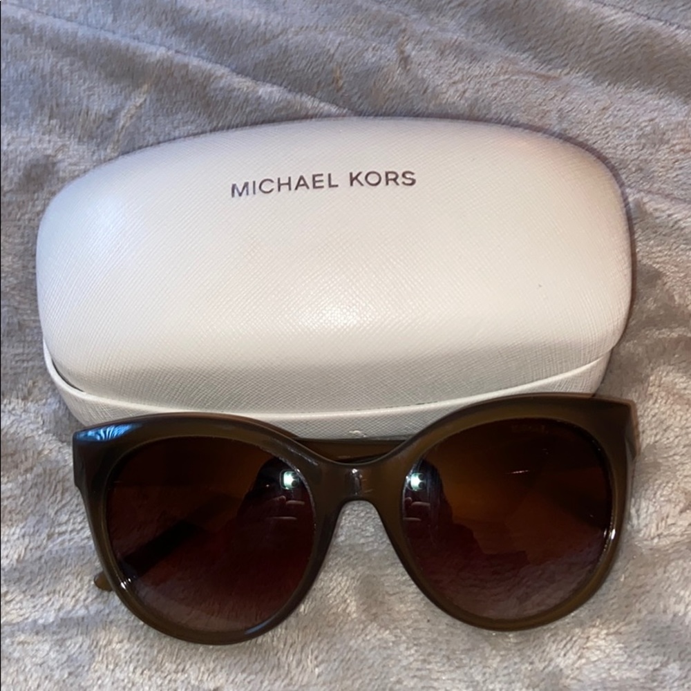 michael kors sunglasses w/ case - Picture 6 of 6